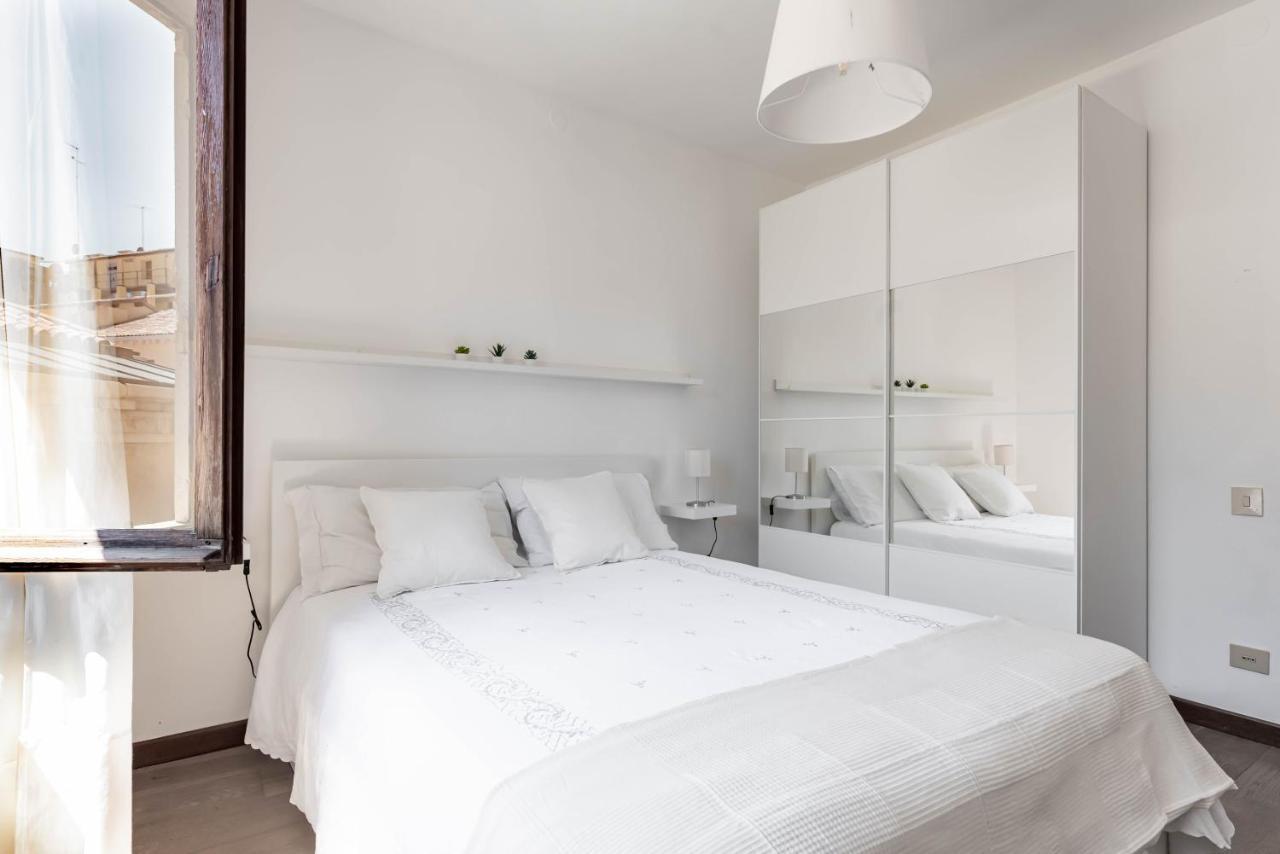 Venezia-San Marco View On Luxury Shopping Street Apartment Exterior foto