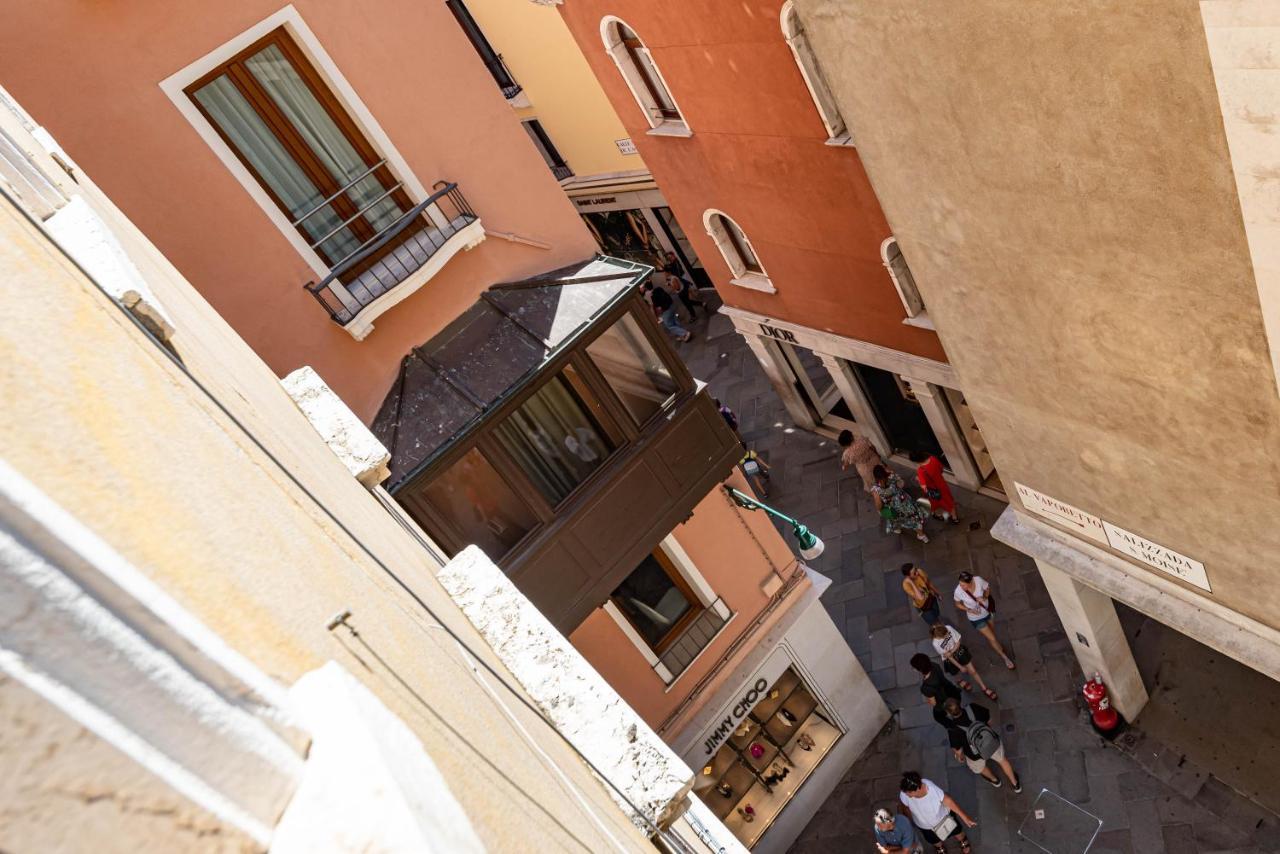 Venezia-San Marco View On Luxury Shopping Street Apartment Exterior foto