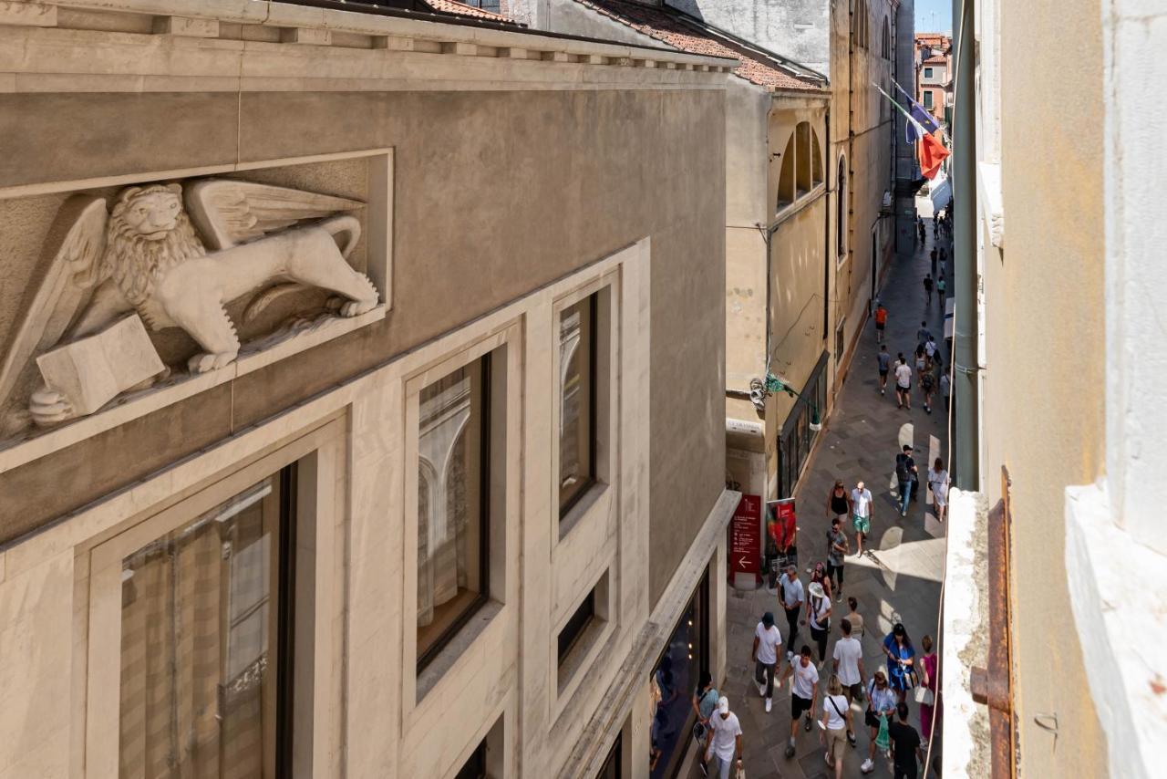 Venezia-San Marco View On Luxury Shopping Street Apartment Exterior foto