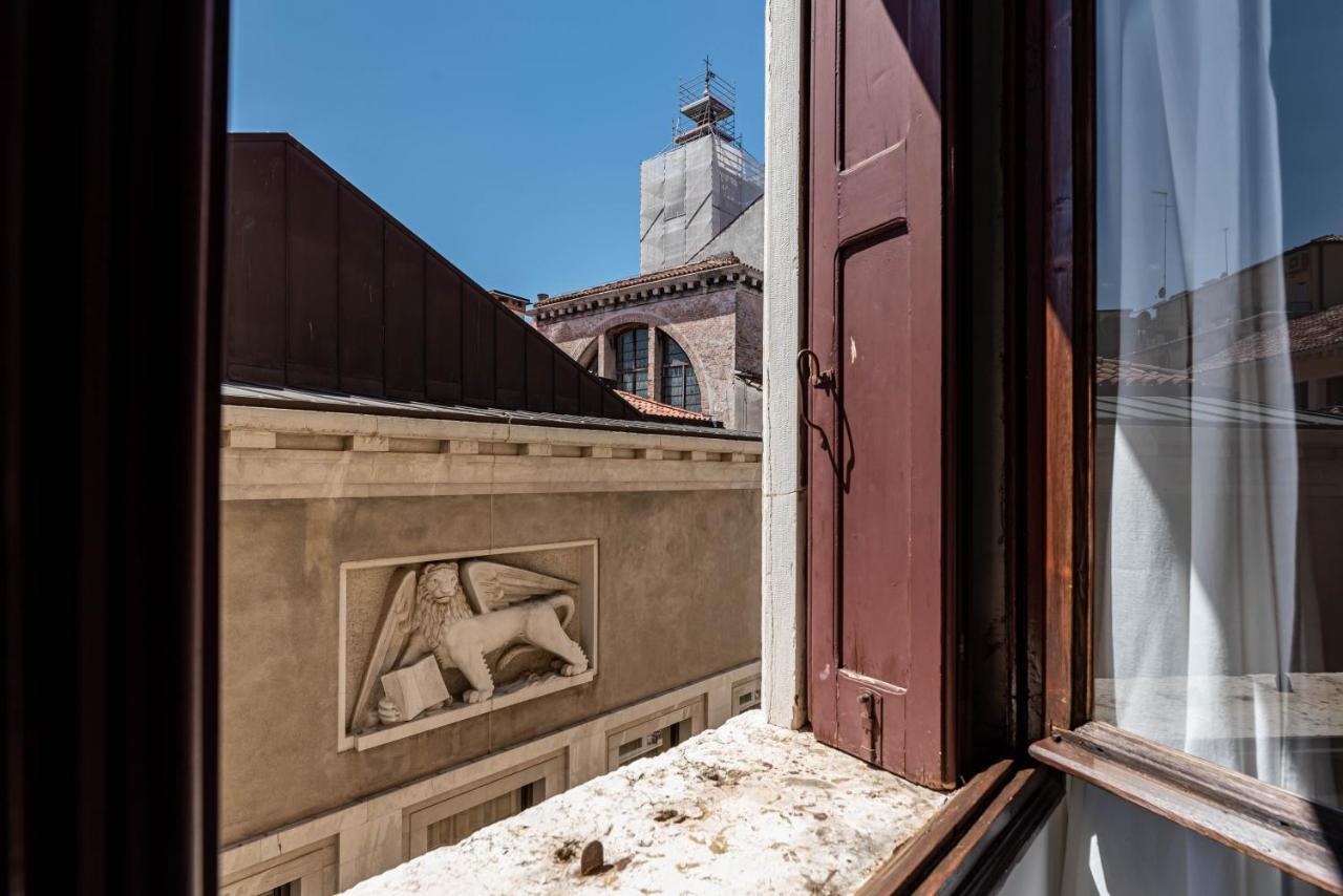 Venezia-San Marco View On Luxury Shopping Street Apartment Exterior foto